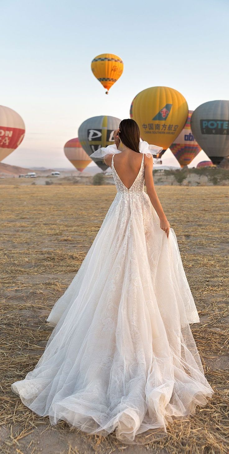 Ärmellos V Zurück A Line Brautkleid: Eva Lendel Brautkleid #Weddingdress #arme...