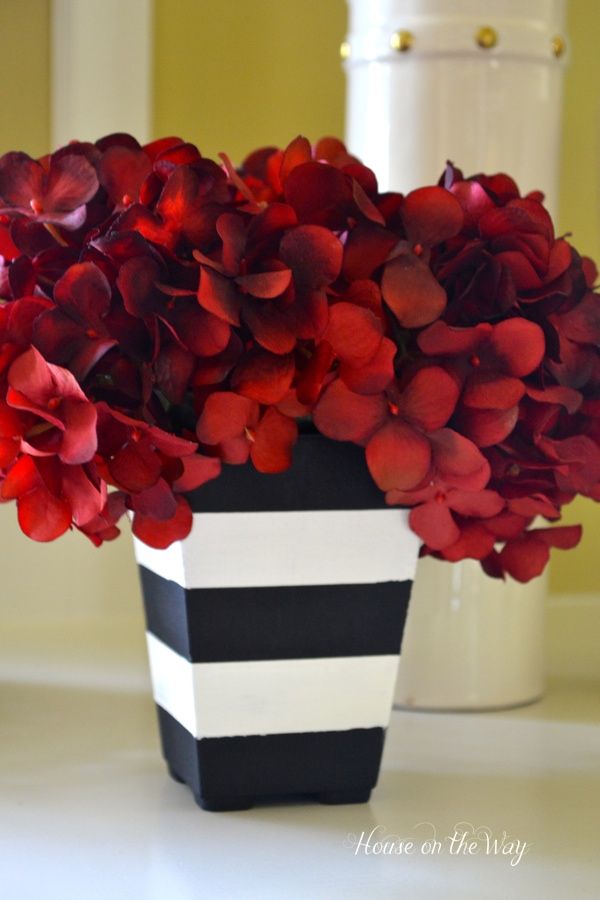 How To Create Chic Black And White Striped Planters Container How To Create Chic Black And White Striped Planters Container Gardening Pinterest Home Decor Living Room Red