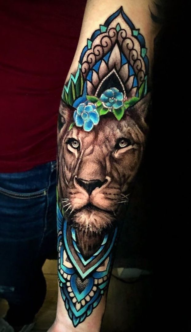 tatuagem feminina leao com flores braço colorida | Tatuagem feminina leão, Tatuagens de leão, Tatuagem