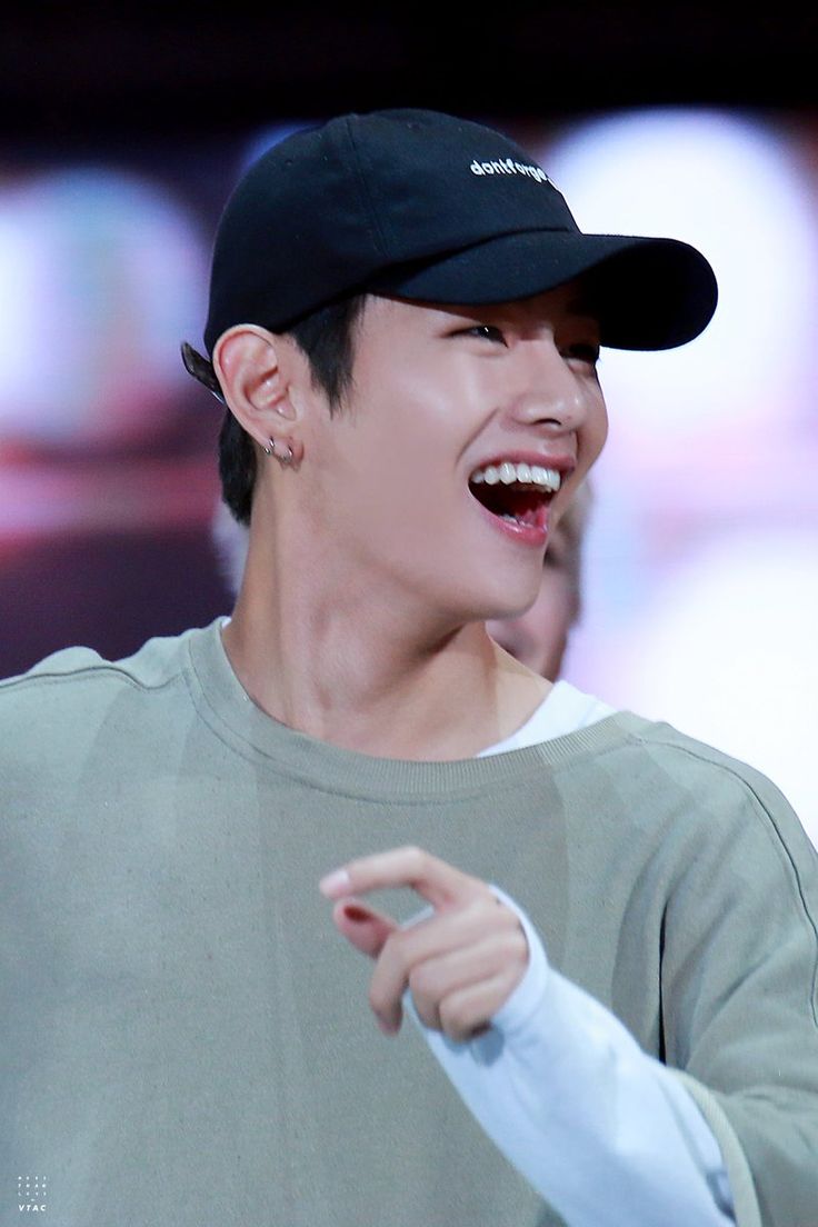 kim taehyung smile the 25 best taehyung smile ideas on pinterest bts kim taehyung smile the 25 best taehyung smile ideas on pinterest bts