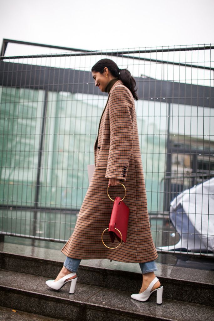 They Are Wearing: Paris Fashion Week Fall 2017 | Fashion week, Classic style outfits, Paris fashion week They Are Wearing: Paris Fashion Week Fall 2017 | Fashion week, Classic style outfits, Paris fashion week