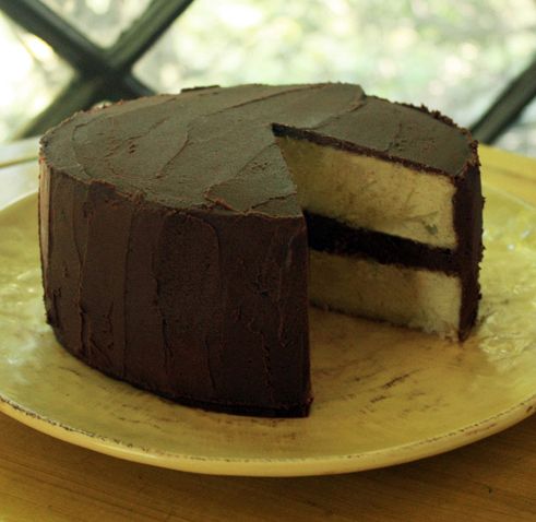 Chocolate Cake With Vanilla And Frosting Chocolate Cake With Vanilla And Frosting