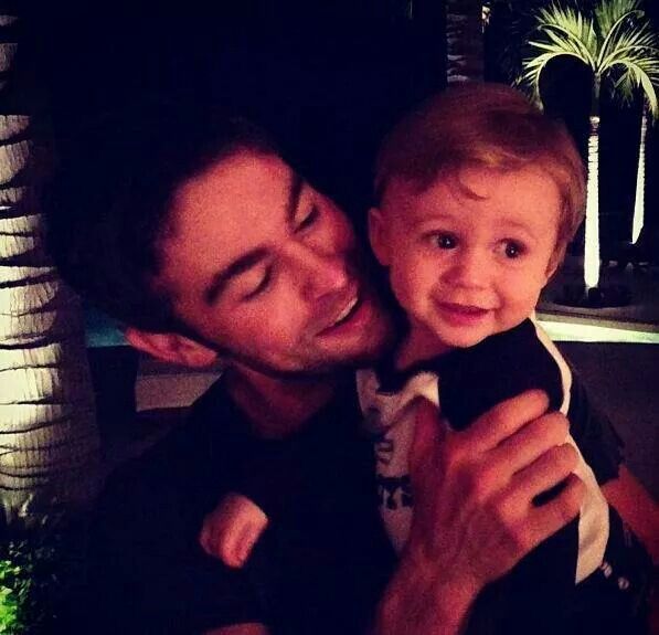 Resultado de imagen de chace crawford with baby