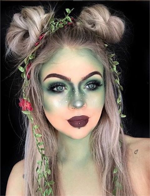 25 Halloween Makeup Looks to Scream Over - Skin & Makeup - Modern Salon Halloween Make-up Looks, Halloween Makeup Pretty, Halloween Makeup Inspiration, Scream Halloween, Halloween Halloween, Rabbit Halloween, Cool Halloween Ideas, Halloween Costumes With Makeup, Vintage Halloween