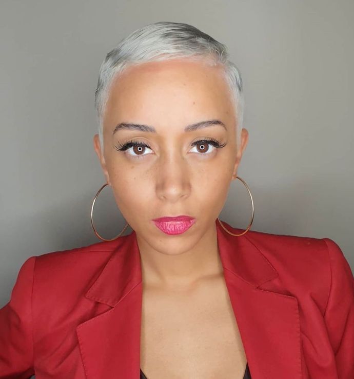 40 Bombshell Silver Hair Color Ideas for 2021 - Hair Adviser in 2021 | Silver hair short, Silver hair color, Short silver hair