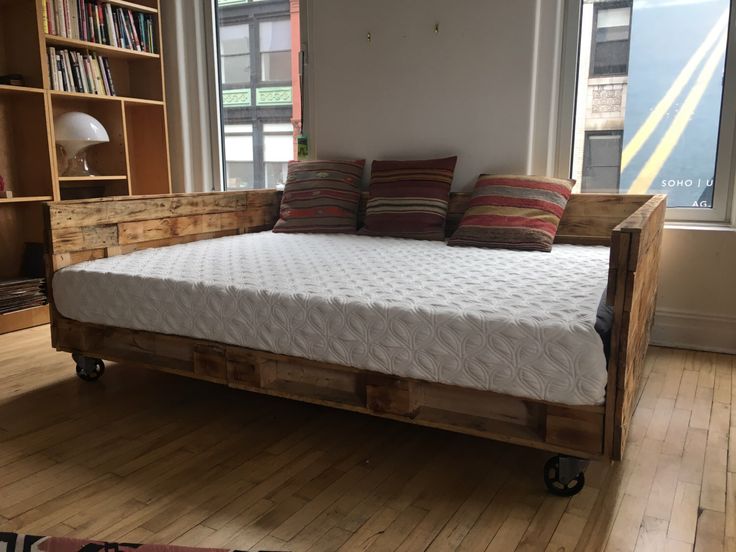 The 25 best Pallet daybed ideas on Pinterest The 25 best Pallet daybed ideas on Pinterest