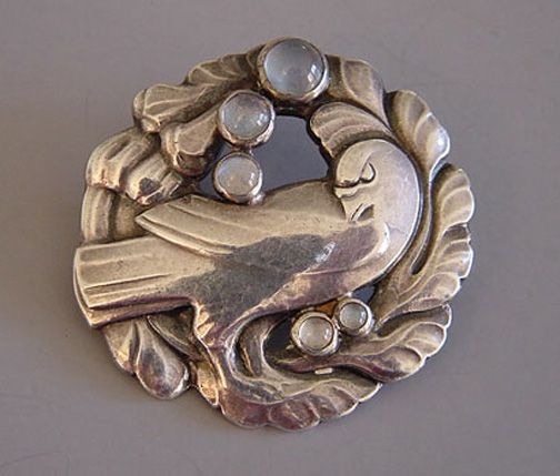 How to Identify and Date Old Brooch Styles