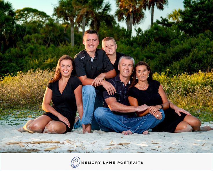 Family of 5 beach portrait by memory lane portraits hhi Family of 5 beach portrait by memory lane portraits hhi