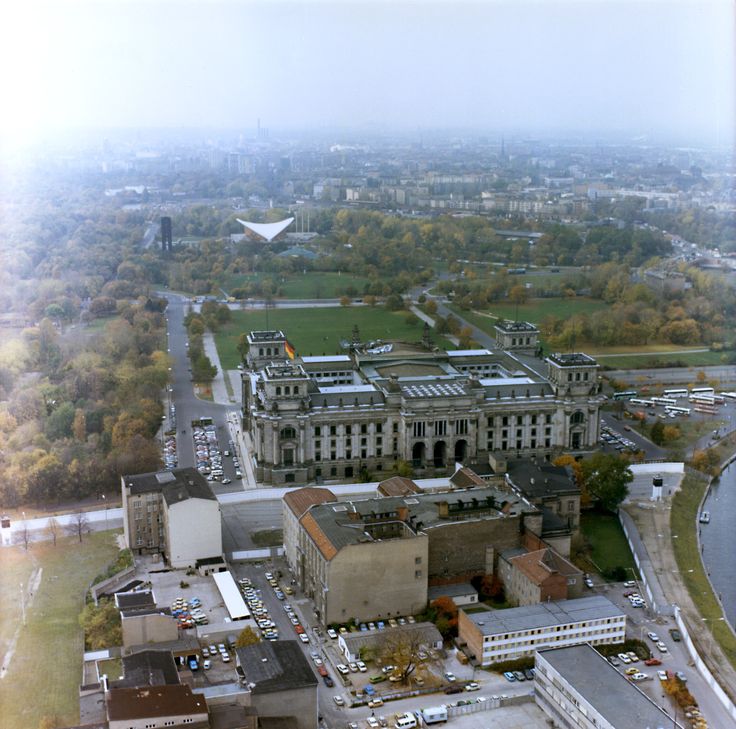 Stolz und demut berlin