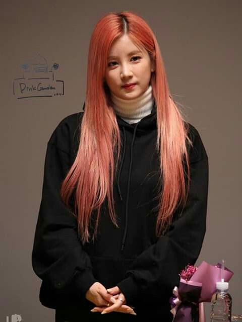 pin de suyeon ji em apink feminino pin de suyeon ji em apink feminino