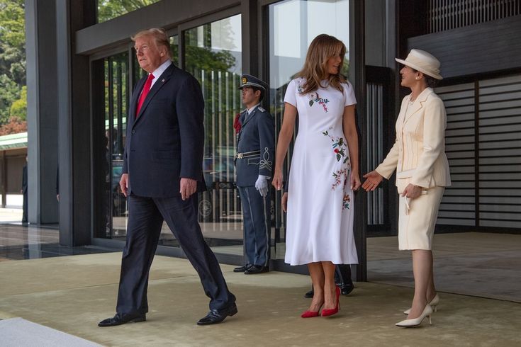 トランプ大統領夫妻と両陛下、プレゼントの交換 ビオラ...