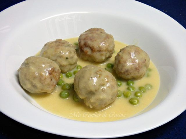 Albóndigas Con Salsa De Queso Y Guisantes Albondigas Receta Salsa De Queso Y Salsas Para Albondigas