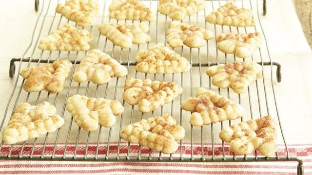 snickerdoodle spritz cookies recipe betty crocker betty crocker christmas cookies