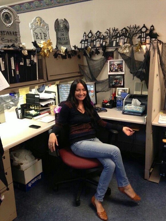 my halloween cubicle