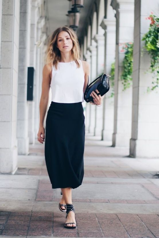 Simplicity makes for one of the best cute summer work outfits for wome...