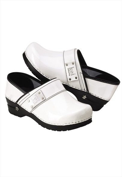 medical assistant shoes