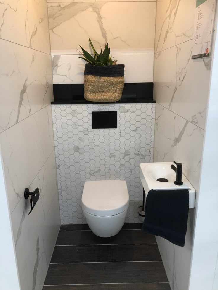 Toilet marmer. | Toilet ontwerp, Wasruimte ontwerp, Kleine ...