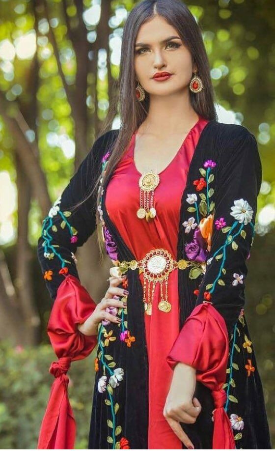 Elegant Kurdish traditional dress 💕 Jli Kurdi, Arabian Dress, Iranian ...