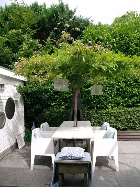 regardsetmaisons Un arbre en guise de parasol Déco jardin palettes