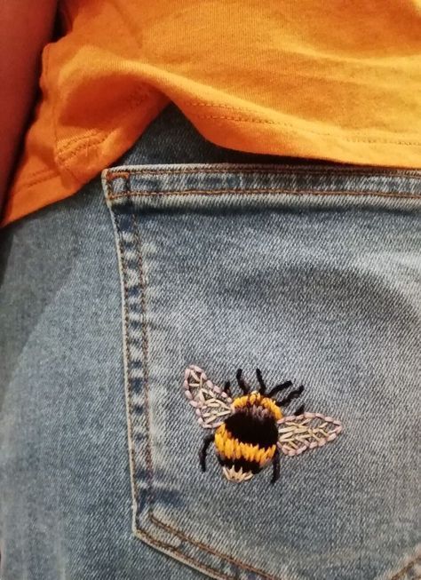 Bumble Bee Stickerei // DIY Denim Stickerei // bestickte JeansCamille Vidal