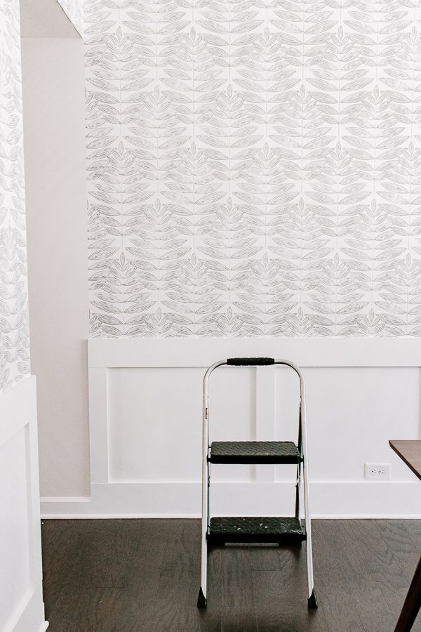 Tips To Install Peel And Stick Wallpaper Diy Playbook Peel And Stick Wallpaper Diy Playbook Diy Wallpaper