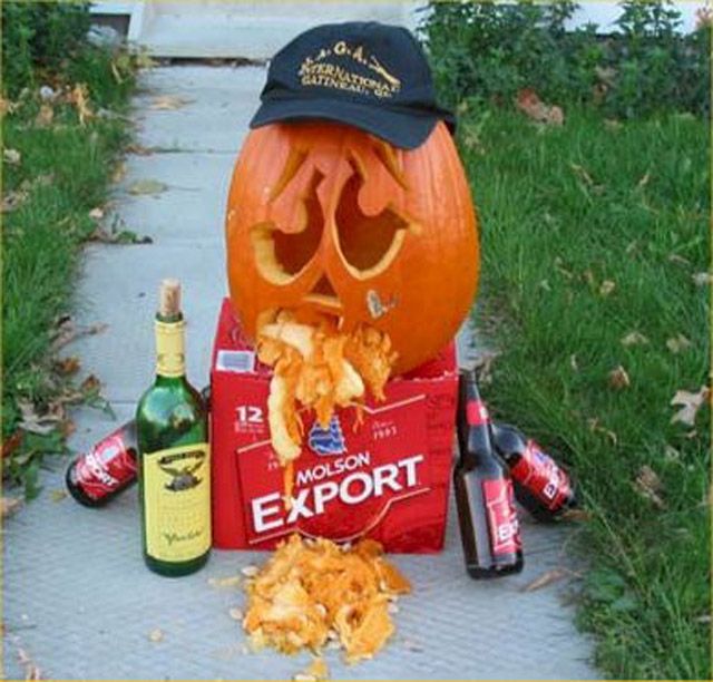 itspumpkin carving season and the only thing more awesome than a justin bieber jack o lantern is a pumpkin thats puking - Funny Halloween Pumpkin Carvings itspumpkin carving season and the only thing more awesome than a justin bieber jack o lantern is a pumpkin thats puking - Funny Halloween Pumpkin Carvings