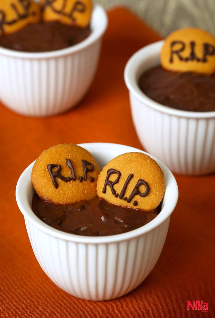 for us r means rest in pudding these graveyard pudding cups are easy to make and use nilla wafers as mini tombstones perfect for halloween - Pudding Halloween Desserts for us r means rest in pudding these graveyard pudding cups are easy to make and use nilla wafers as mini tombstones perfect for halloween - Pudding Halloween Desserts