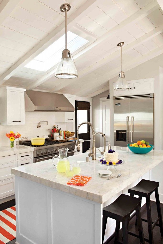 Best 20 Vaulted Ceiling Kitchen Ideas On Pinterest Adorable Cottage Kitchen Just Enough Colour To Make It Charming The Vaulted Ceilings And