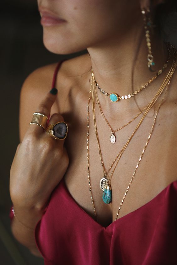 tendances 2019 : accumulez pendentifs, colliers fin et chaines