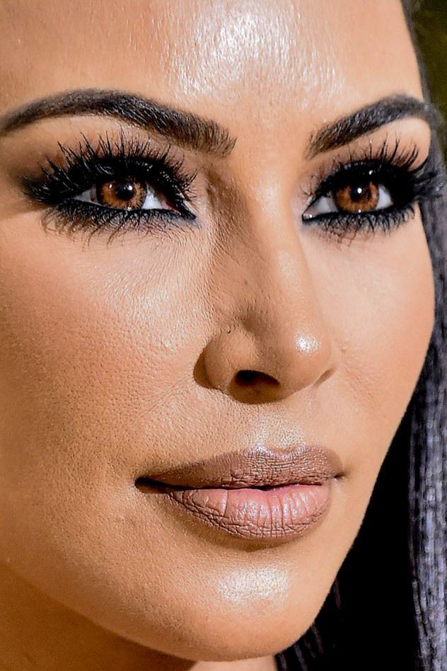 Kim Kardashian Met Gala Makeup Kim Kardashian Maquiagem Ideias De Maquiagem Maquiagem Olhos Pretos