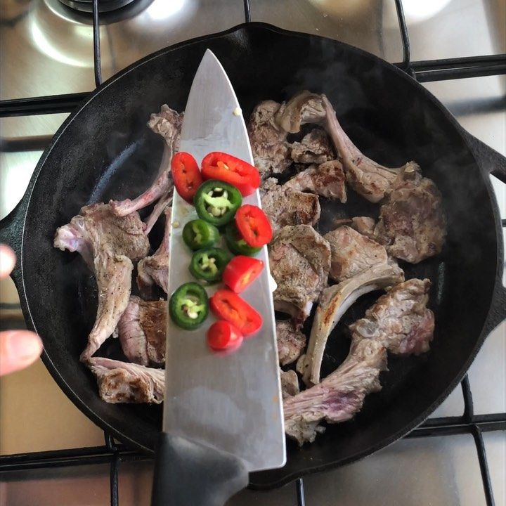 fatmee kitchen On Instagram ما رح احكي ادي طيبه بس تجربوها رح تعرفو اللحم من الصقر الشامخ حولي مقابل الن Food Cheese Board Cheese