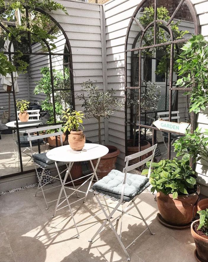 How to style small spaces: courtyard gardens - The Frugality Blog