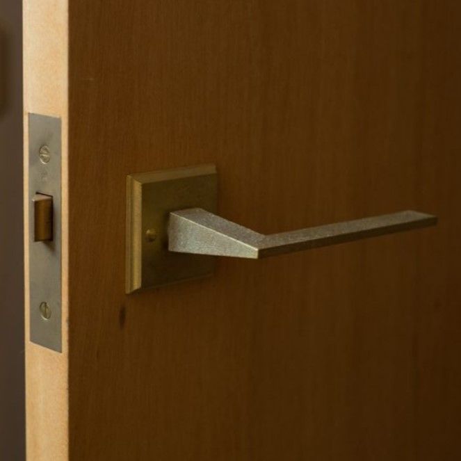 トイレのドアノブ 鍵付き を自分で交換 なぁんだ こんなに簡単に