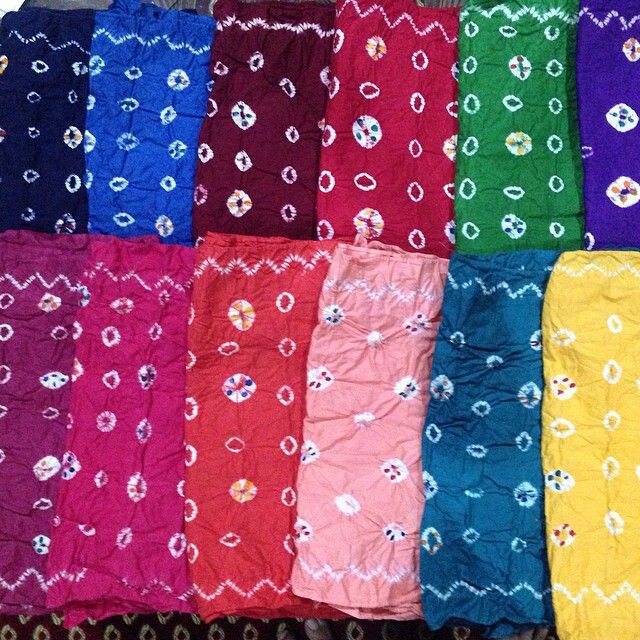 Kain angkin motif jumputan, digunakan sebagai stagen perut 