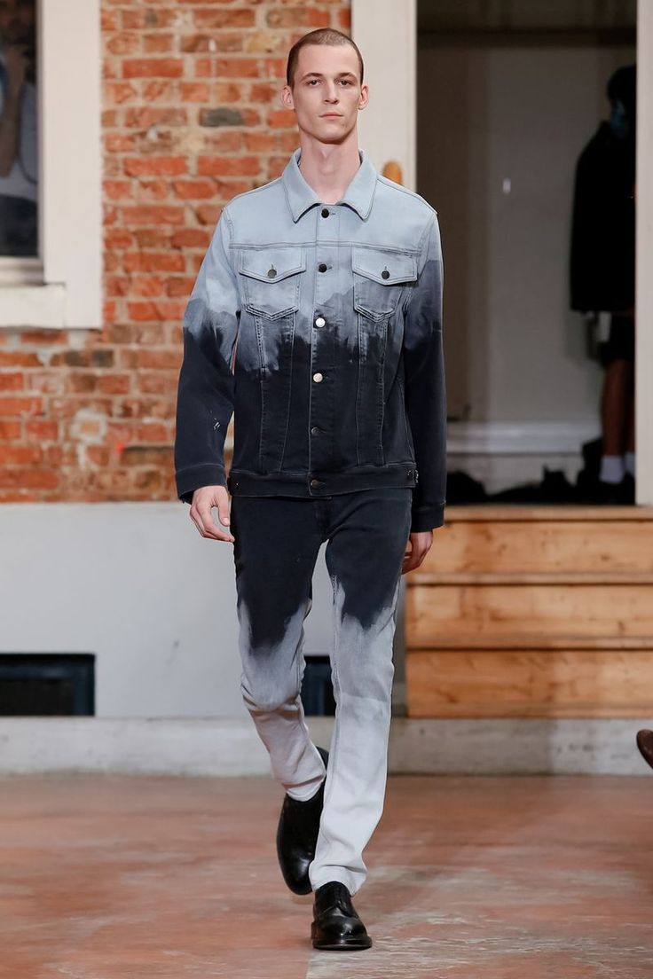 NOWFASHION: Real Time Fashion News Photography Streaming and Live Fashion Shows