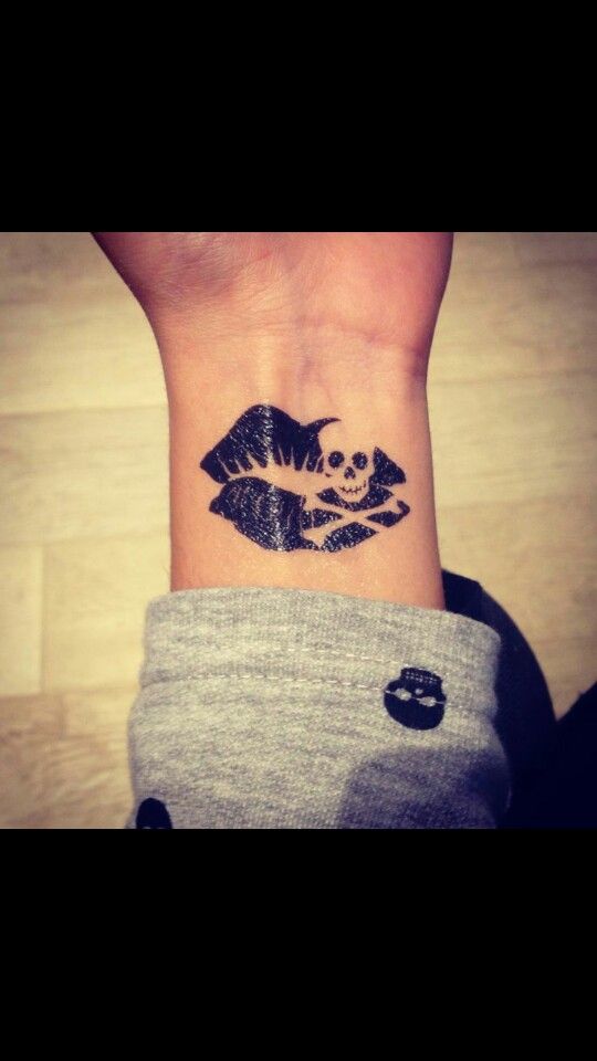 the 25 best lip print tattoos ideas on pinterest kiss lip the 25 best lip print tattoos ideas on pinterest kiss lip
