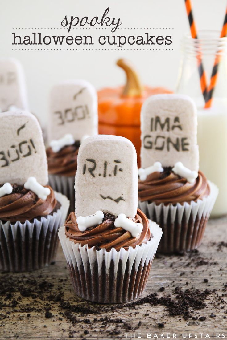 spooky halloween cupcakes rich moist chocolate cupcakes decorated with a to die