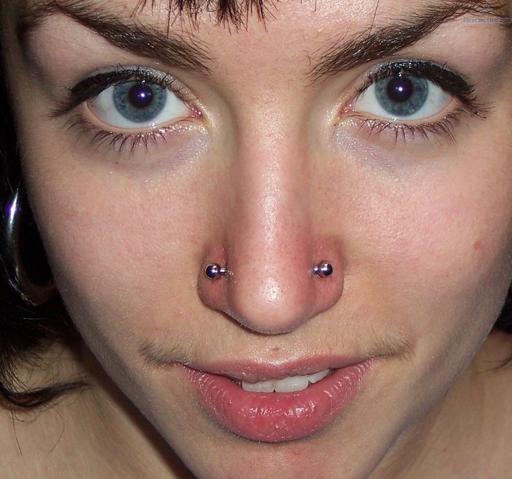 Blasen mit zungenpiercing