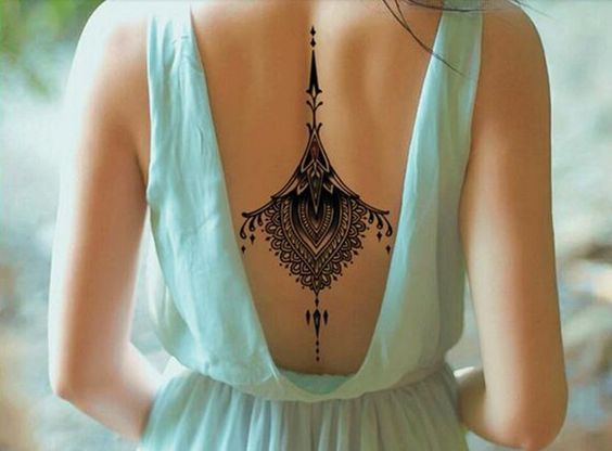 Sexy Rücken Tattoo schwarz Tattoo Ornament großes von TattooCrush