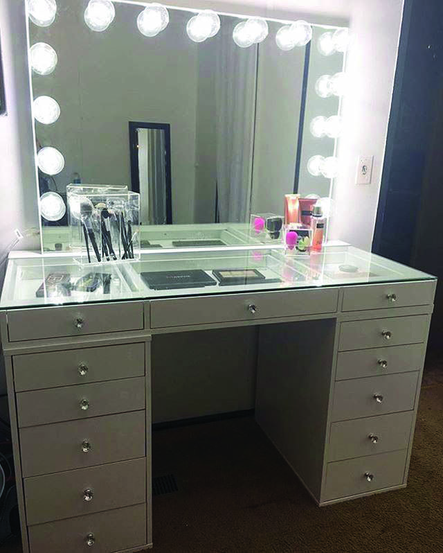 Stylish Ways to Decorate makeup vanity bedroom just on
