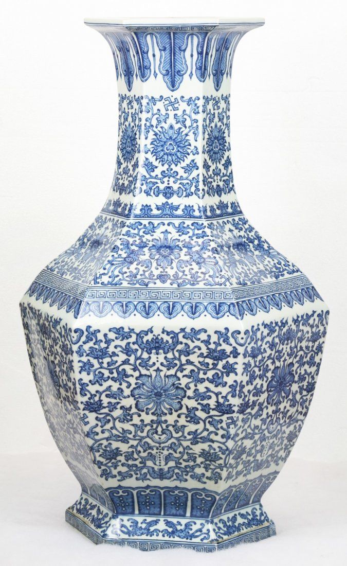 A Mive Chinese Antique Blue White Porcelain Vase On A Mive Chinese Antique Blue White Porcelain Vase On Pinterest And