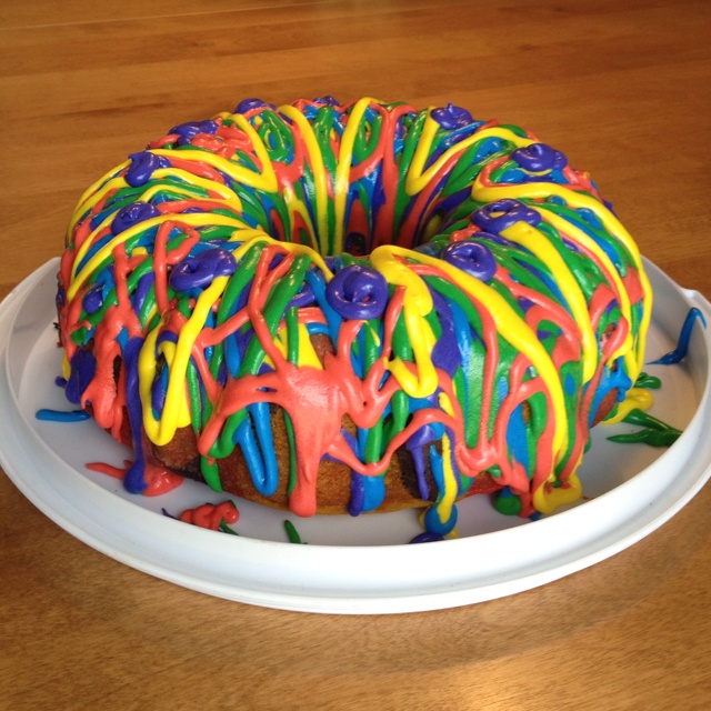 Painting A Bundt Cake With Food Coloring Painting A Bundt Cake With Food Coloring