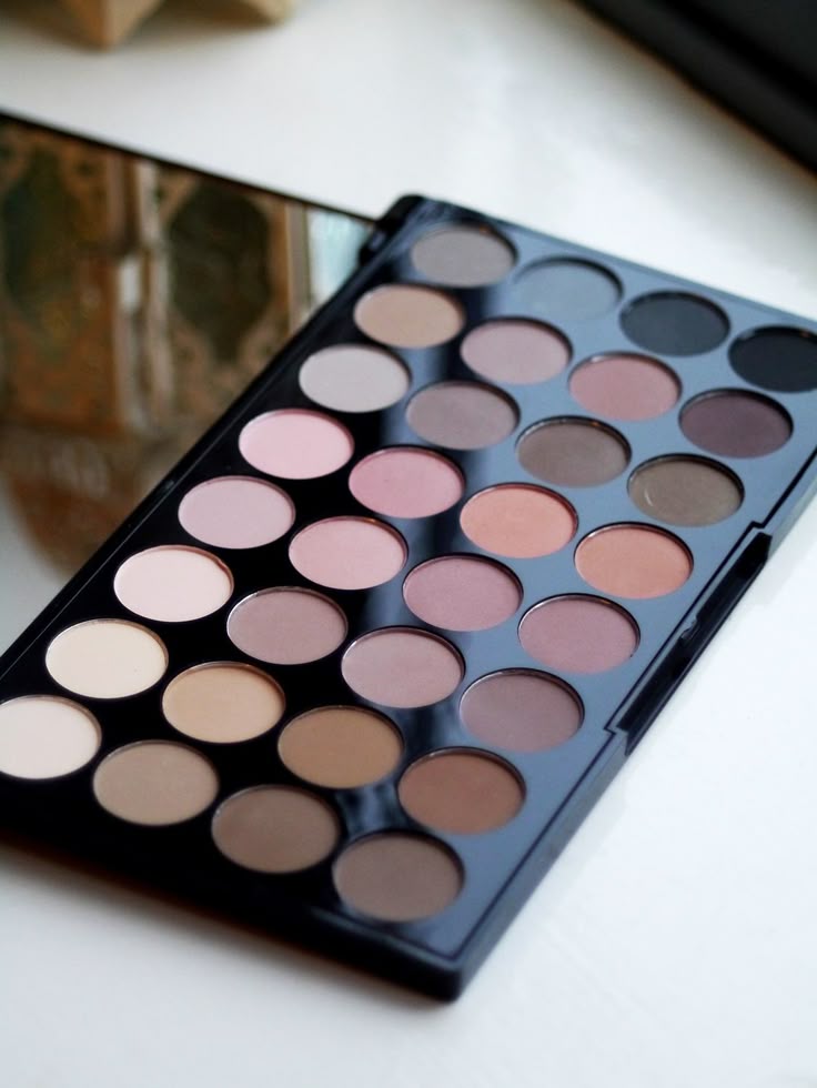 Makeup revolution eye palette Makeup revolution eye palette