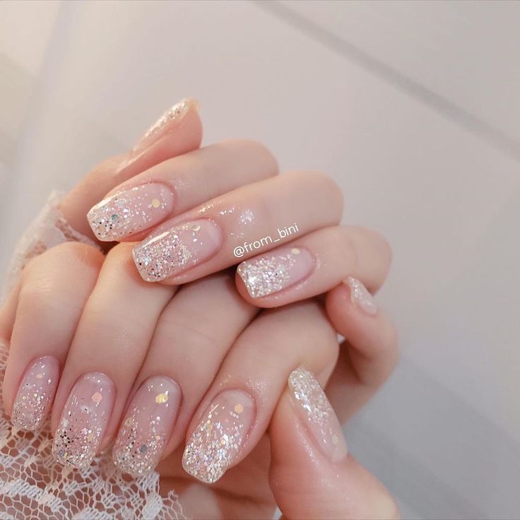 프롬비니/대구네일/대구이달의아트/동성로네일/반월당네일 (@from_bini) trên Instagram: “신상글리터 이쁨 뿜뿜... 