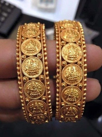 Gold Bangles Designs Catalogue Fashion Beauty Mehndi Jewellery Gold Bangles Designs Catalogue Fashion Beauty Mehndi Jewellery Blouse Design Giil In 2019 Jewelry Bangle Bracelets