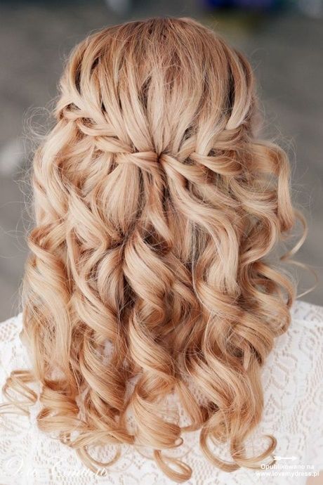 Modne Fryzury Na Bal Gimnazjalny Fryzury W 2019 Braided