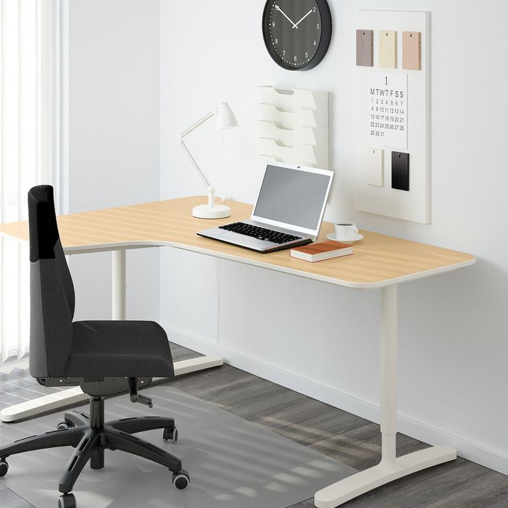 Left hand deals corner table top