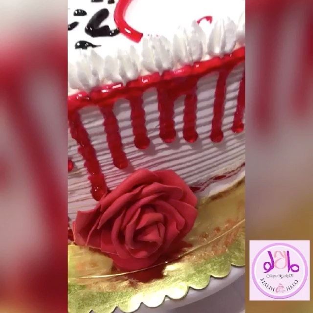 طلبية والحمدلله نالت اعجابهم الله يديم المحبة والسعادة بينهم يارب تابعو Malih Helo Follow Malih Helo مالح حلو للكيك مالح حلو البصر In 2020 Food Desserts Cake