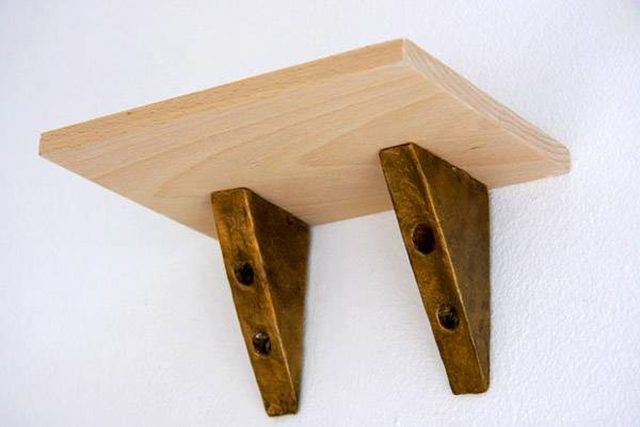 How To Build Shelf Brackets In 2019 Projects There Is An Infinite Variety Of Styles When It Comes To The Brackets That Hold Up Wall Shelves Designers Often Use Ornately Shaped Dress