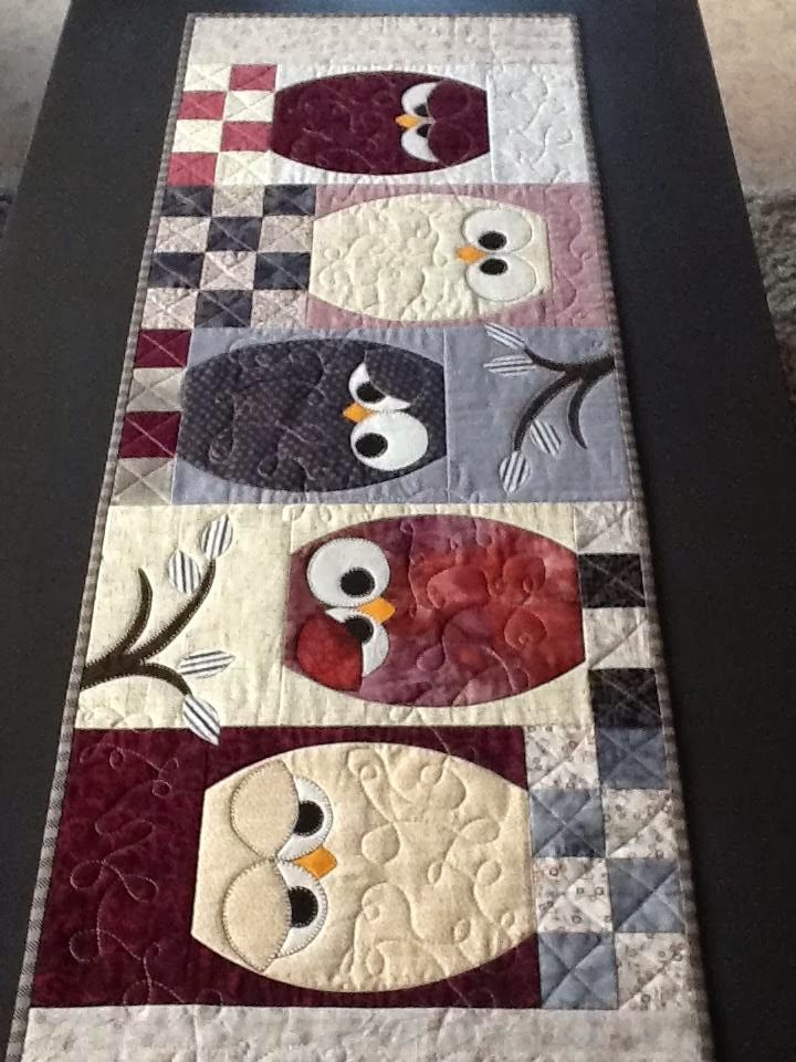 2614 best Table Runners, Mug Rugs and Placemats images on Pinterest Table runners, Bed runner ...